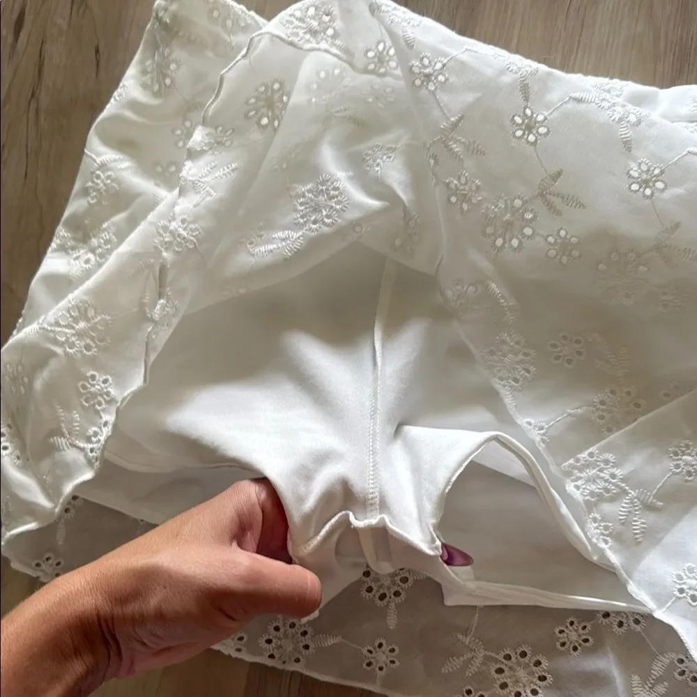SHEIN White Eyelet Mini Skirt Skort - Picture 3 of 4